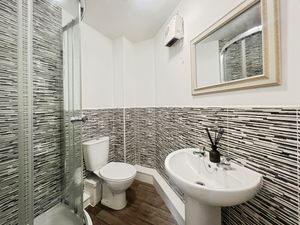 En_Suite- click for photo gallery